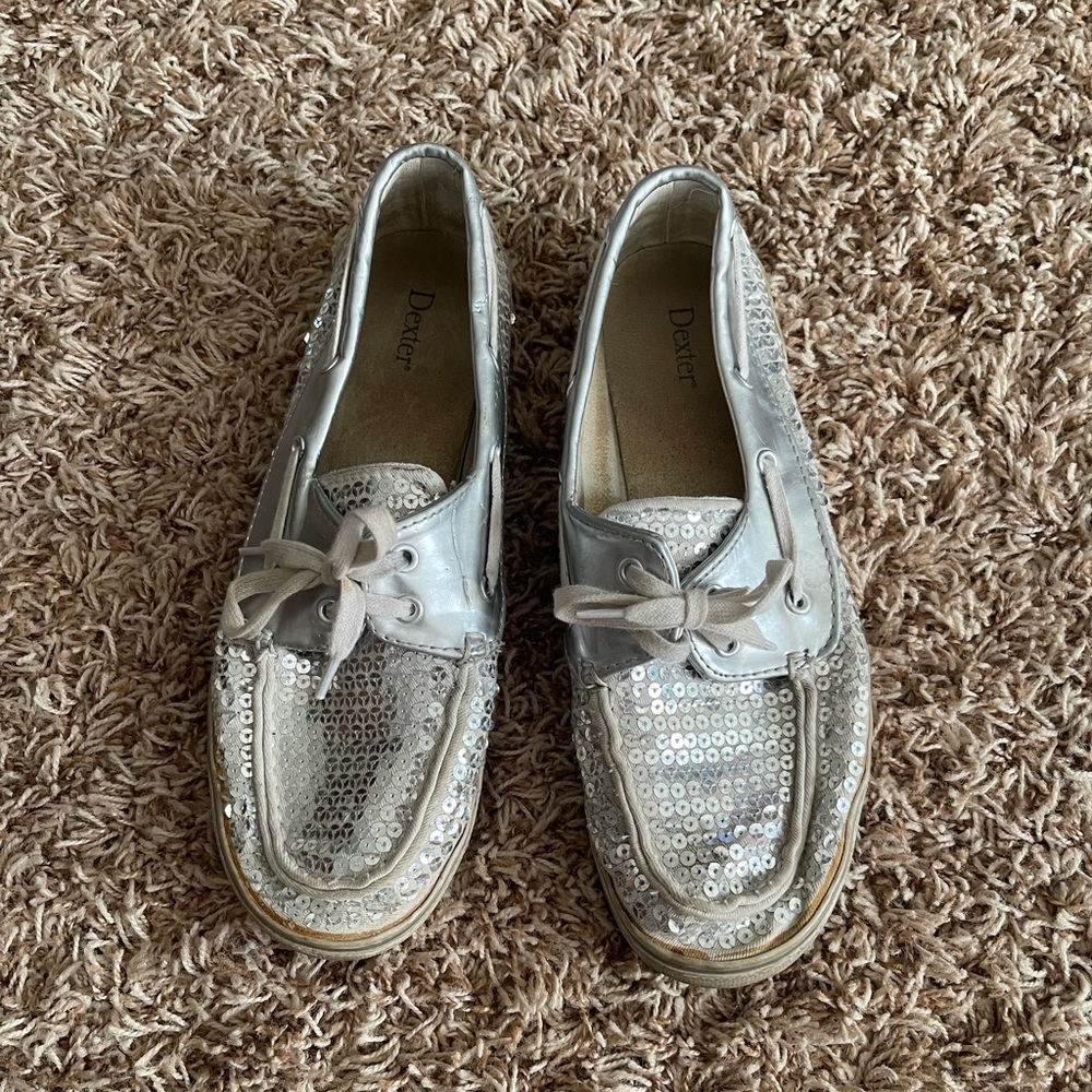 flats/sneakers